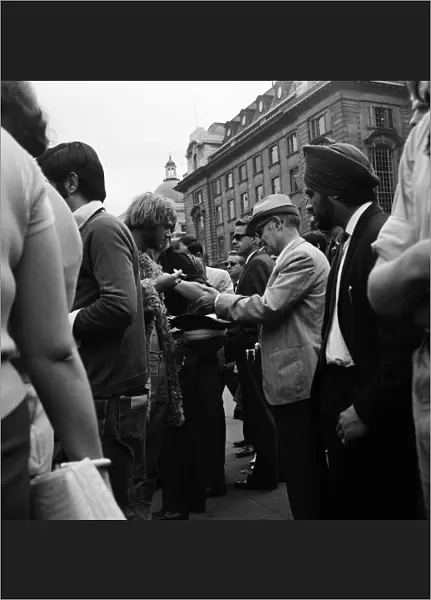 General scenes in Piccadilly Circus, London. 15th August 1969