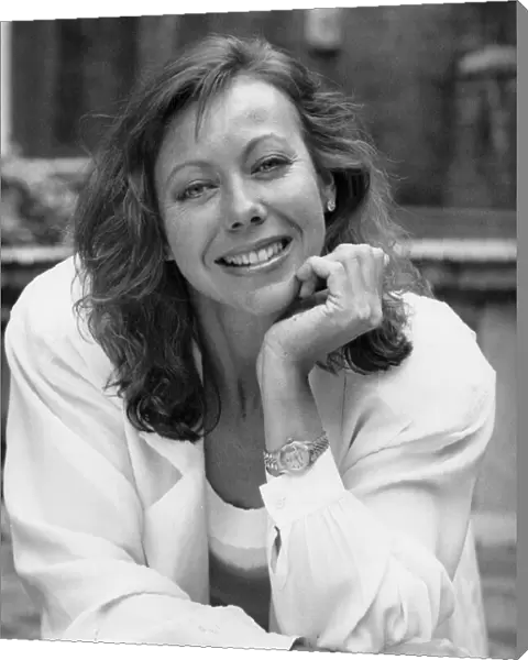 Jenny Agutter smiling at TV photocall 03  /  08  /  1989