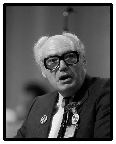 JIMMY KNAPP AT THE TUC CONFERENCE 06  /  09  /  1986
