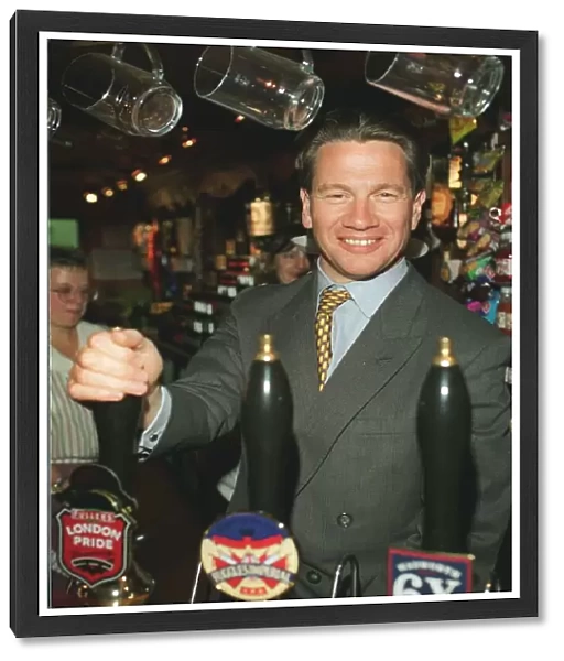 MICHAEL PORTILLO MP PULLING A PINT OF LAGER IN A PUB 09  /  05  /  1995