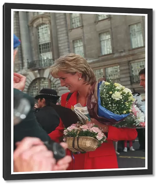 PRINCESS DIANA RECEIVING GIFTS FROM CROWD OUTSIDE CAFE ROYAL 27  /  09  /  1995