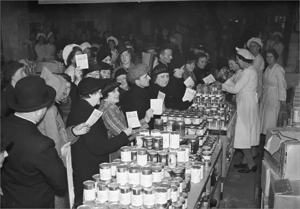 The points'rationing for canned foods started to-day. 1st December 1941