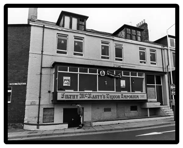 Filthy McNastys Liquor Emporium, Whitely Bay. 10th October 1982