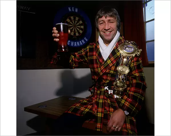 Ken Buchanan boxer at his pub November 1986