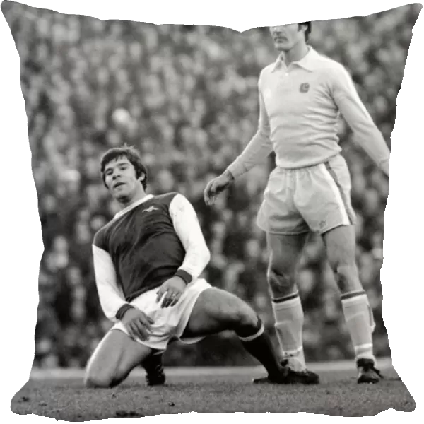 Football: Arsenal (1) vs. Leeds United (1). Division I. January 1977 77-00029-033