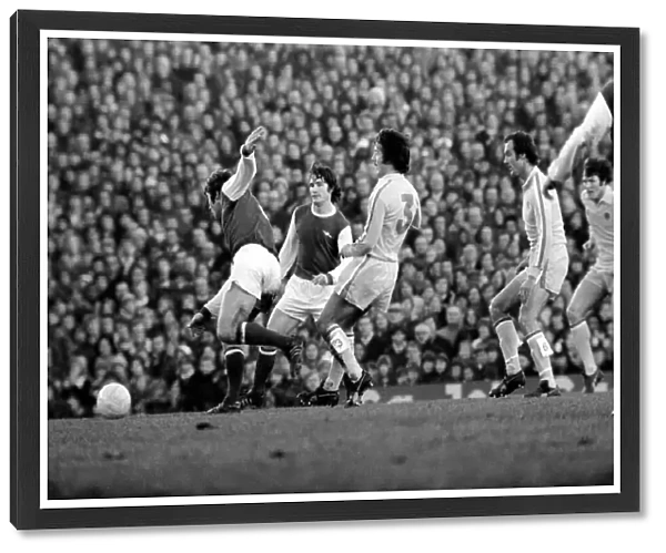 Football: Arsenal (1) vs. Leeds United (1). Division I. January 1977 77-00029-035