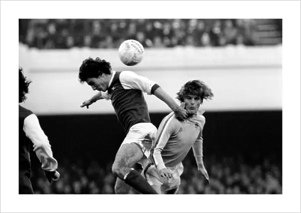 Football: Arsenal (1) vs. Leeds United (1). Division I. January 1977 77-00029-034