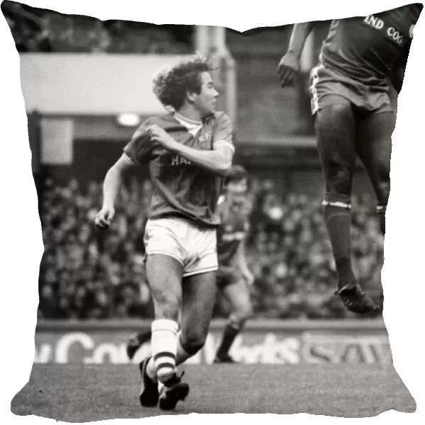 Everton 3 v. Leicester City 0. November 1984 MF18-08-043