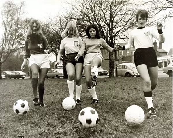 Women footballers wearing Umbro shirts Football girls Mexico