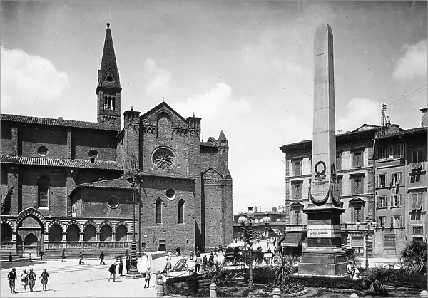 Italian Unity Square with the monument erected in memory of the fallen of the wars of independence. Florence