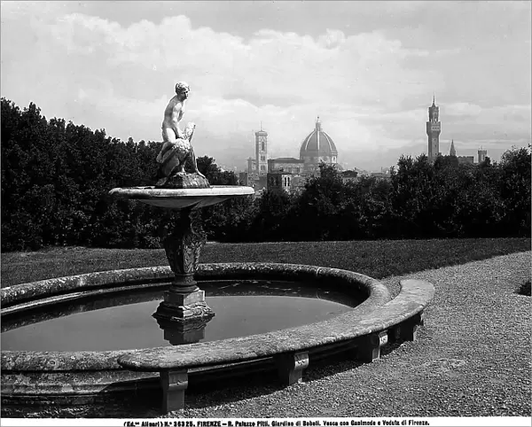 The fountain of Ganimede in the Boboli Gardens of Palazzo Pitti in Florence. In the background, the dome of the Cathedral of Santa Maria del Fiore