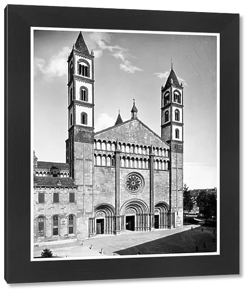 Faade of the Basilica of St. Andrew in Vercelli, in Piemonte