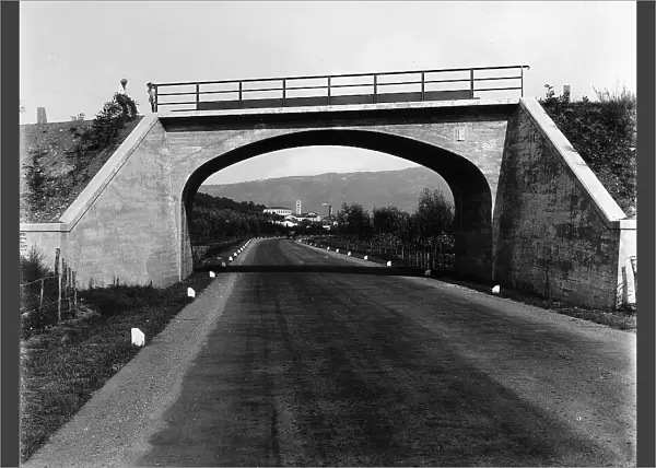 Construction of the highway of Montecatini, near Pistoia: a bridge over the highway