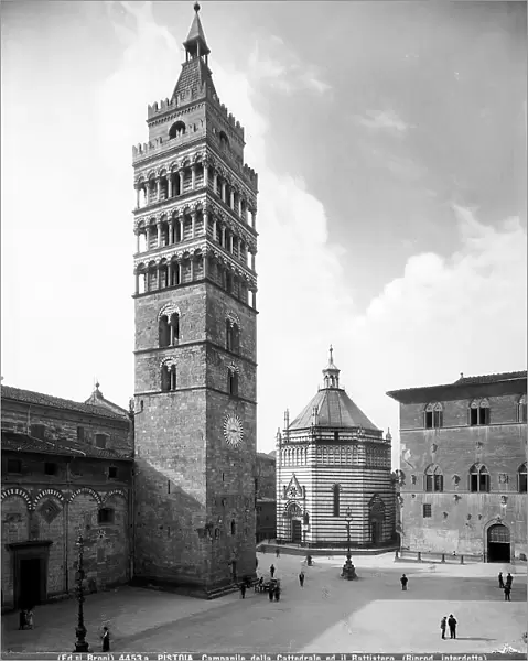 Piazza del Duomo and the Baptistery, the bell tower and the Cathedral, in Pistoia. On the right, the Palazzo Pretorio, now location of the courthouse
