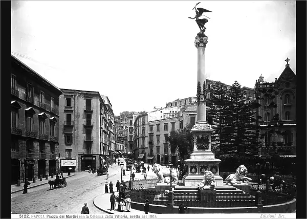 View of the Piazza dei Martiri with people. In the middle, the Victory Column, commemorative work built according to a design by Enrico Alvino