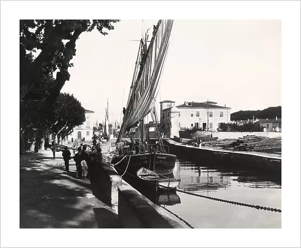 Moored boats in the canal of Viareggio, a town in the province of Lucca. In the background, the Caserma dei Marinai (sailors barracks)
