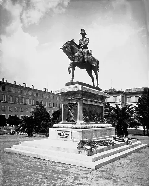 Equestrian monument of Carlo Alberto, work by Raffaele Romanelli