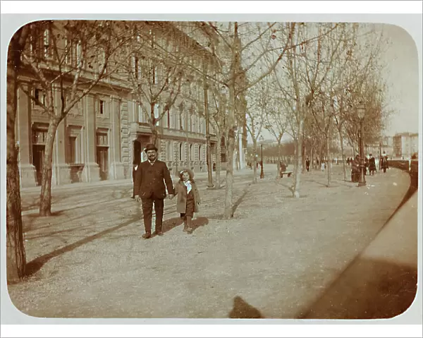 Animated view of a boulevard in Rome with a man and a girl by the hand in the foreground; postcard