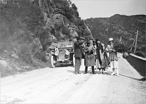 Portrait of a group along the Mandrioli Pass