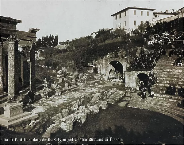 Actors on stage in the Roman Theatre of Fiesole during the performance of the Oreste by Vittorio Alfieri with Gustavo Salvini; postcard