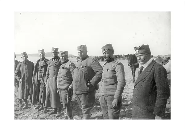 Group of Serbian officials in Valona