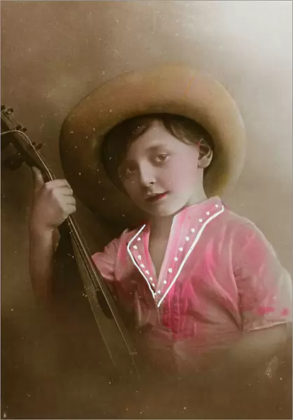 Postcard depicting a little girl with hat and mandolin, 'Album para Tarjetas postales'