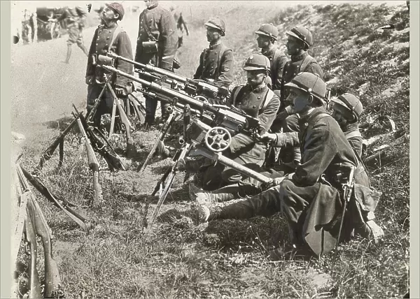 French dragoons with machine guns during the First World War