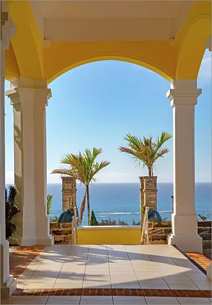 Bermuda, Elbow Beach Resort & Spa, columns and beach