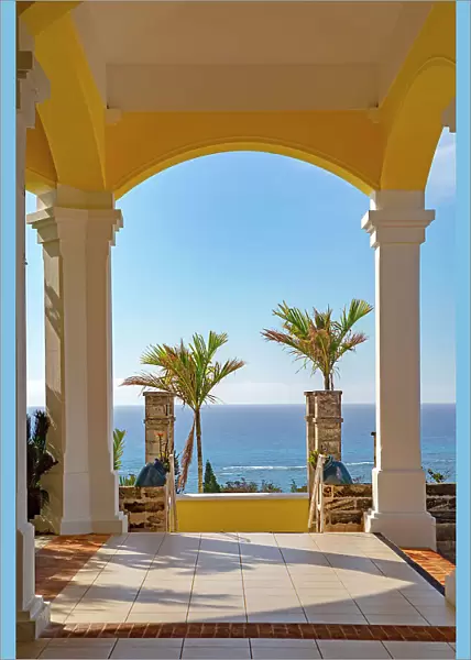 Bermuda, Elbow Beach Resort & Spa, columns and beach