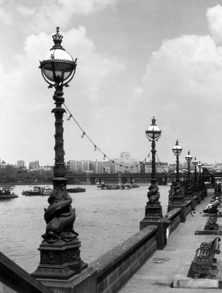 Albert Embankment Lamps