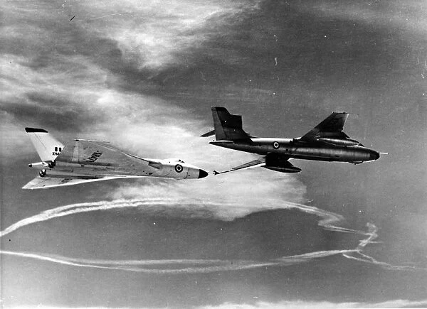 Avro Vulcan B1 XH478 being refuelled by a Vickers Valiant