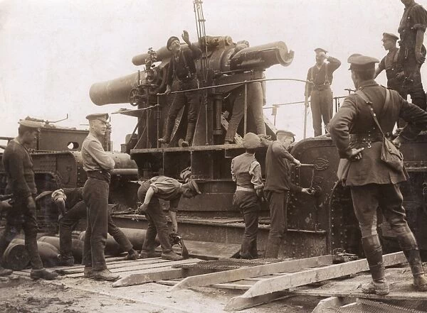 British gunners with heavy artillery, WW1