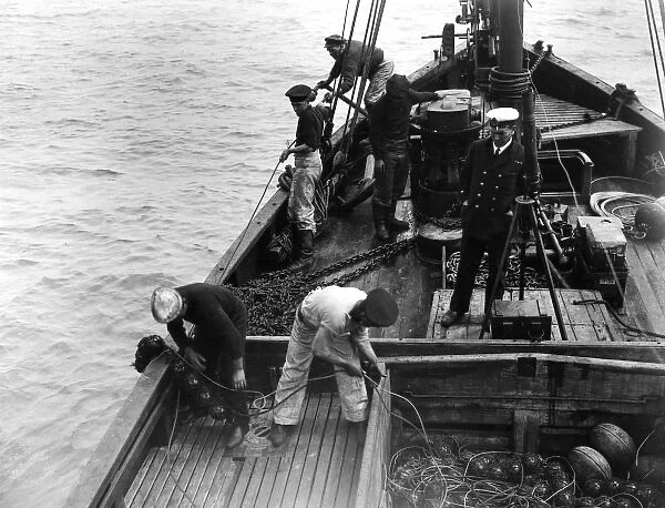 British sailors laying anti-submarine nets from drifter, WW1