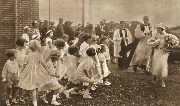 Children curtseying to Duchess of York - Hospital at Welwyn