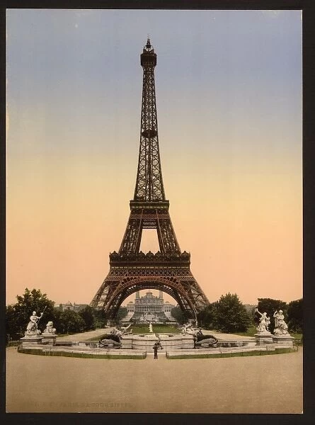 Eiffel Tower, full-view looking toward the Trocadero, Exposi