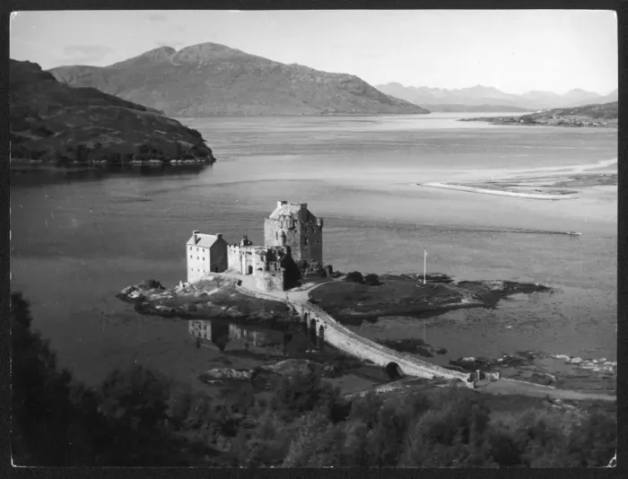 Framed Print : Print of Eilean Donan Castle on Loch Duich, Ross-shire Framed Print : Print of Eilean Donan Castle on Loch Duich, Ross-shire