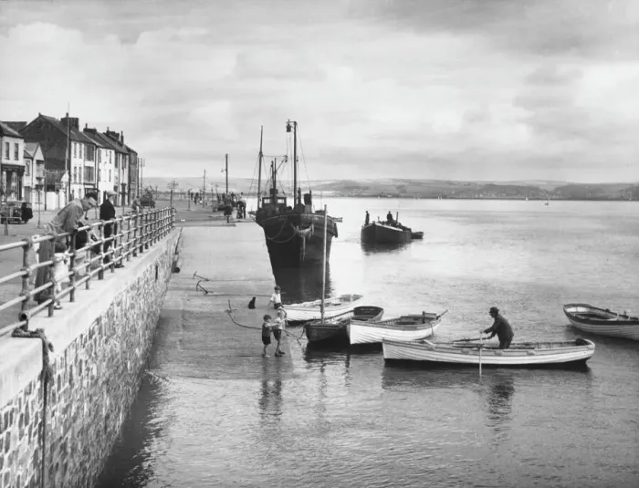 Framed Print : Appledore Print: A Waterfront Scene in North Devon Framed Print : Appledore Print: A Waterfront Scene in North Devon
