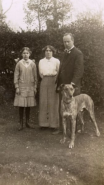 Family with Pointer