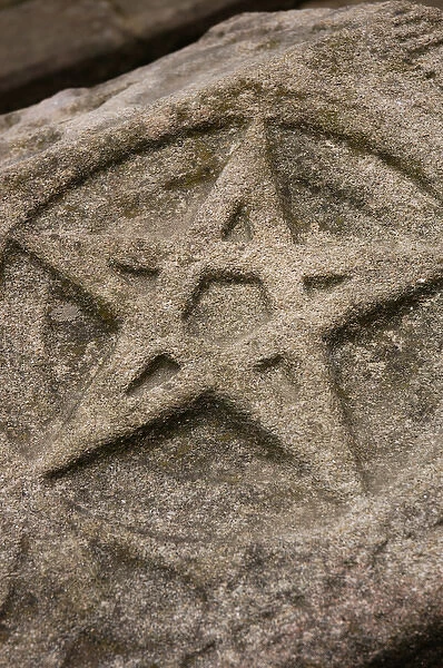 Funerary relief. Pentagram. Stone dated in 1284. Barcelos. P