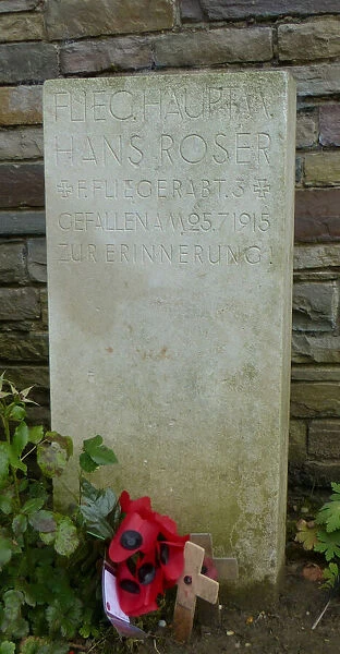 Grave, Flieg. Hauptmann Hans Roser, Sanctuary Wood CWGC