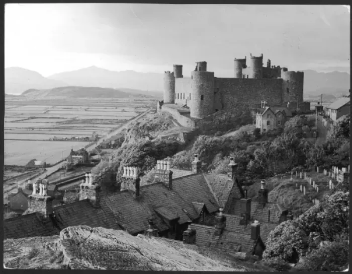 Framed Print : Harlech Castle Print, Wales Framed Print : Harlech Castle Print, Wales