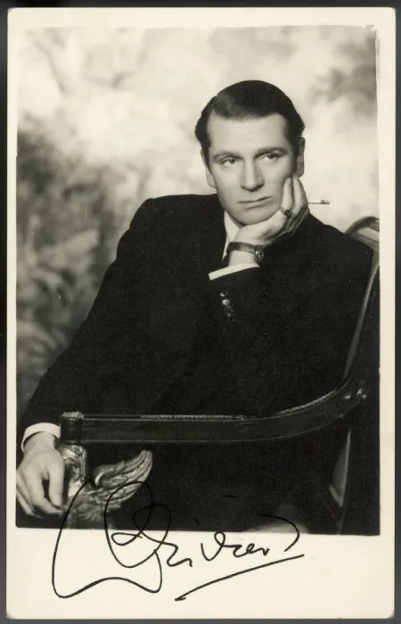 Framed Print : Laurence Olivier Signed Print Framed Print : Laurence Olivier Signed Print