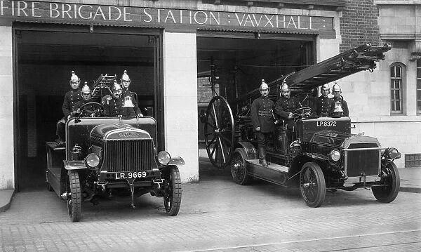 LCC-London Fire Brigade crews and vehicles, Vauxhall