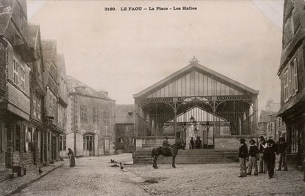 Le Faou - La Place - Les Halles