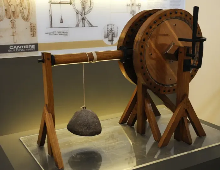 Framed Print : Leonardo's Winch Model Print (Codex Atlanticus, 1480)