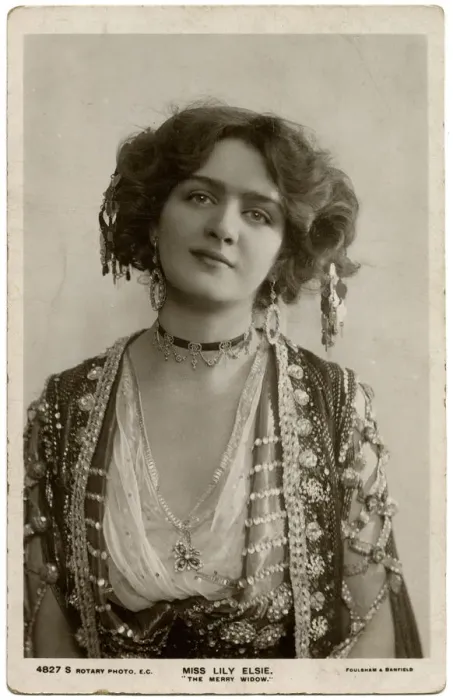 Framed Print : Lily Elsie in The Merry Widow Print, 1909 Framed Print : Lily Elsie in The Merry Widow Print, 1909
