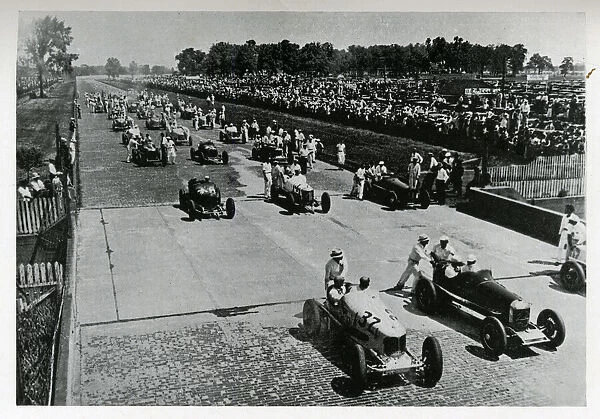 Line-up for start of Indianapolis 500 miles race, USA