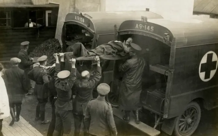 Framed Print : Loading an ambulance at Ramsgate Town Station, 1916 Print Framed Print : Loading an ambulance at Ramsgate Town Station, 1916 Print