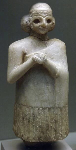 Mesopotamia. Gypsum statue of a woman. Early Dynatic period
