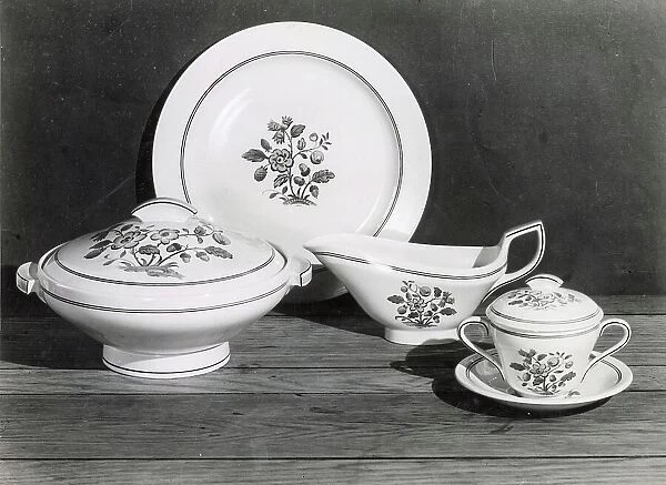 A modern Spode dinner service. This Wineberry design is in lovely colours on a cream background. Designed by T. Hassell. Date: 1930s